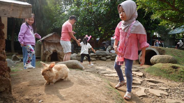 diajak berinteraksi dengan ramah